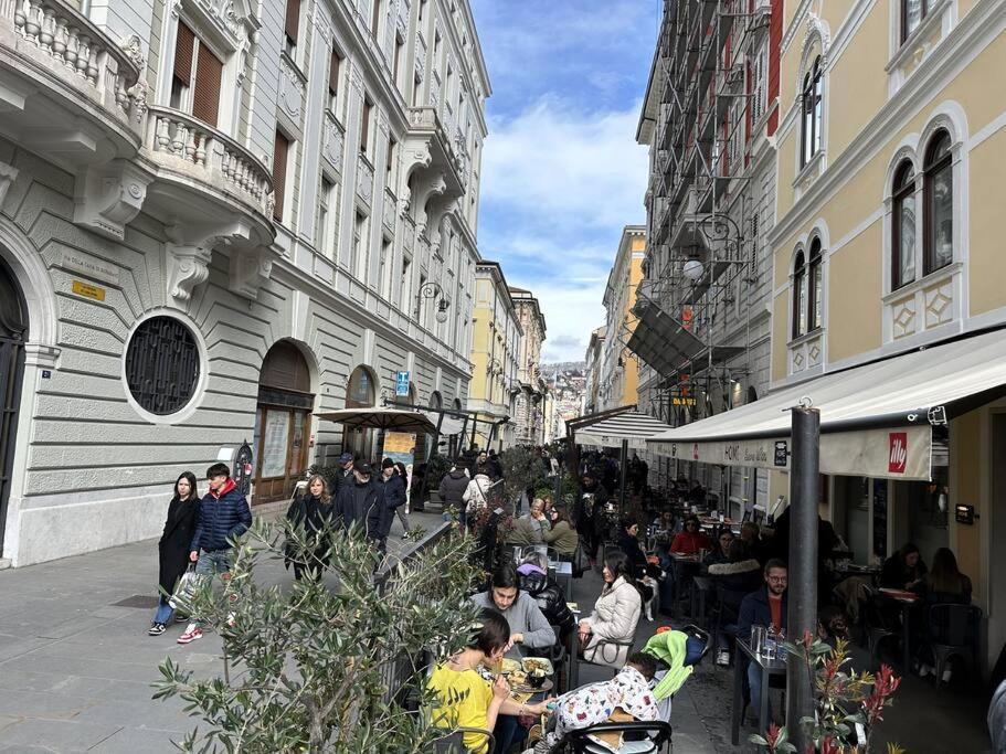 Central Mazzini Suits Triëst Buitenkant foto