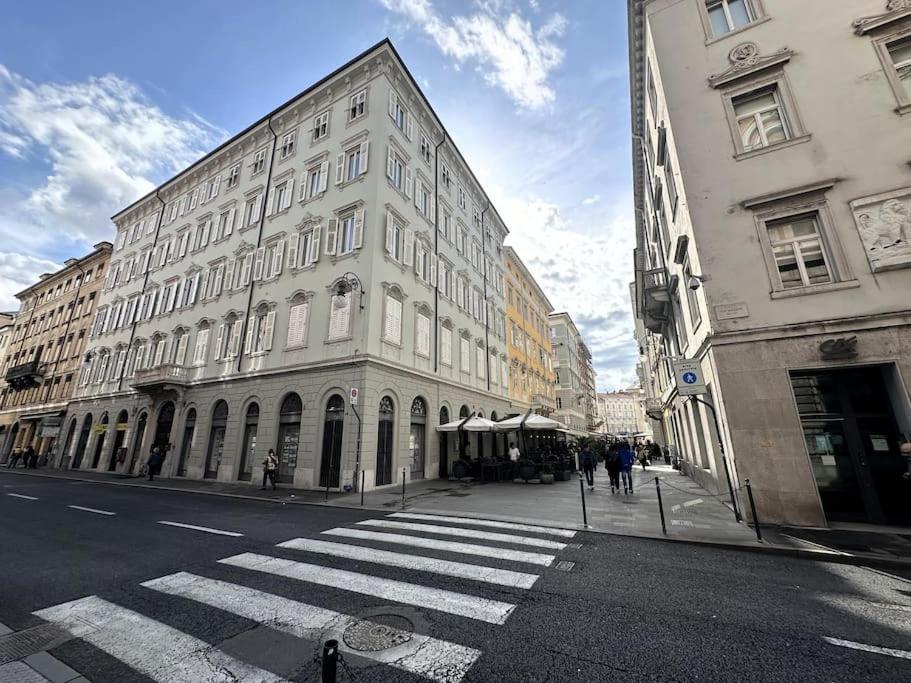 Central Mazzini Suits Triëst Buitenkant foto